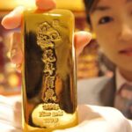 Trung Quốc kích hoạt làn sóng mua vàng, phiên giao dịch đêm sôi động