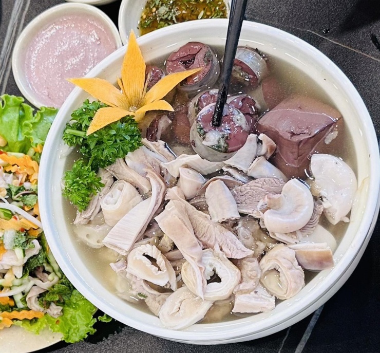 Các món nội tạng lợn được nhiều người yêu thích. Ảnh minh họa