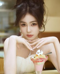 Bạch Lộc gây tranh cãi vì tạo chiêu trò "dựa hơi" Dương Mịch.